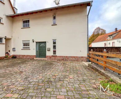 MG – 4 vermietete Einheiten: Mehrfamilienhaus mit Anbau in Queidersbach