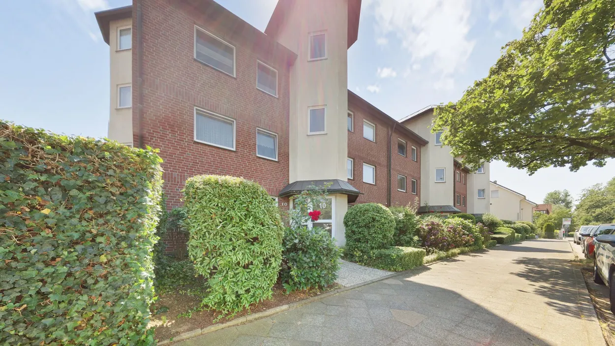 Kreatives Potenzial mit Sonnenplatz: 2-Zimmer-EG Wohnung mit Südterrasse und Tiefgaragenstellplatz