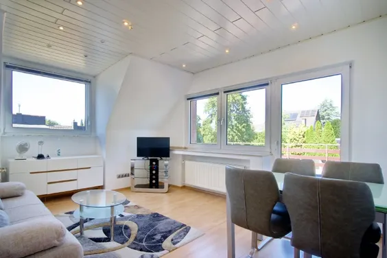 Möblierte 2-Zimmer-Wohnung mit großer Terrasse und sehr guten Parkmöglichkeiten, schöne ruhige Lage