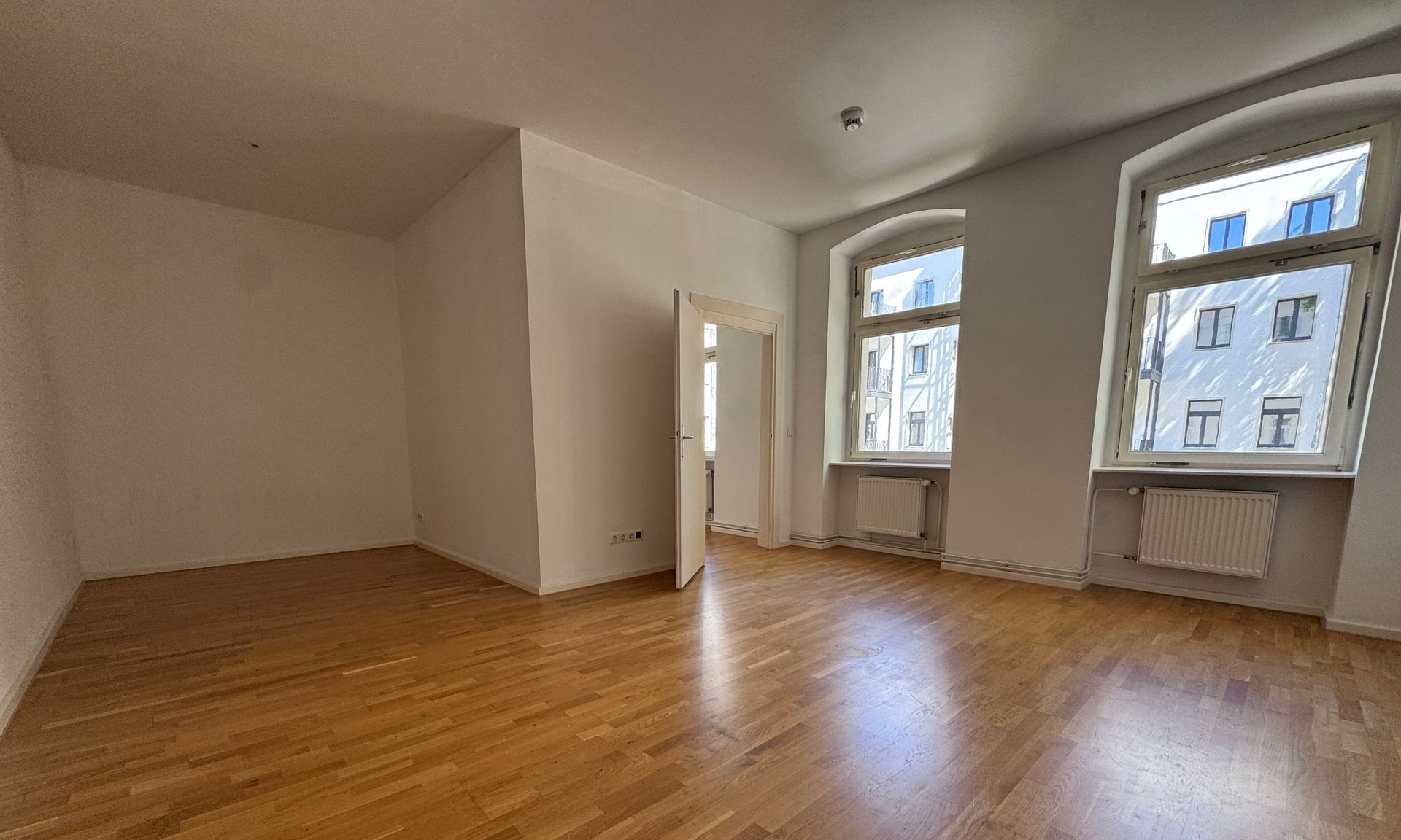 1 – Zimmerwohnung auf der Schönhauser Allee!