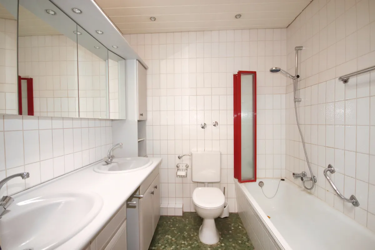 Bad mit Belichtung von oben