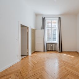 Elegante Altbauwohnung mit 2 Bädern & Fischgrätparkett in Schmargendorf