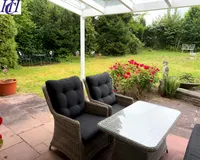 Terrasse und Blick in den Garten
