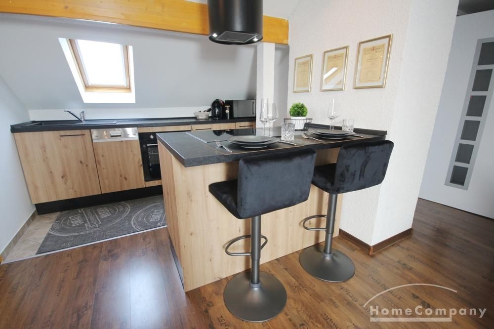 Einbauk&uuml;che mit Kochinsel