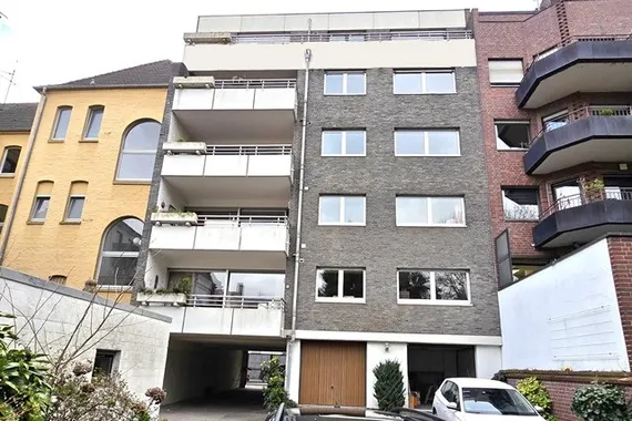 Seltene Gelegenheit in Bestlage 4-Zimmerwohnung mit Balkon, Aufzug, Garage