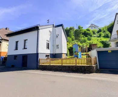 Modernisiertes Einfamilienhaus mit Garten und Garage in guter Zentrumslage!