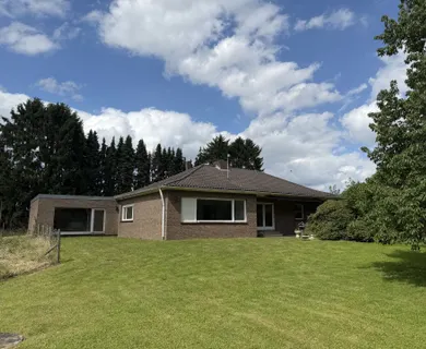 IN VORBEREITUNG! Freistehender Bungalow mit außergewöhnlich großzügigem Grundstück in Obrighoven