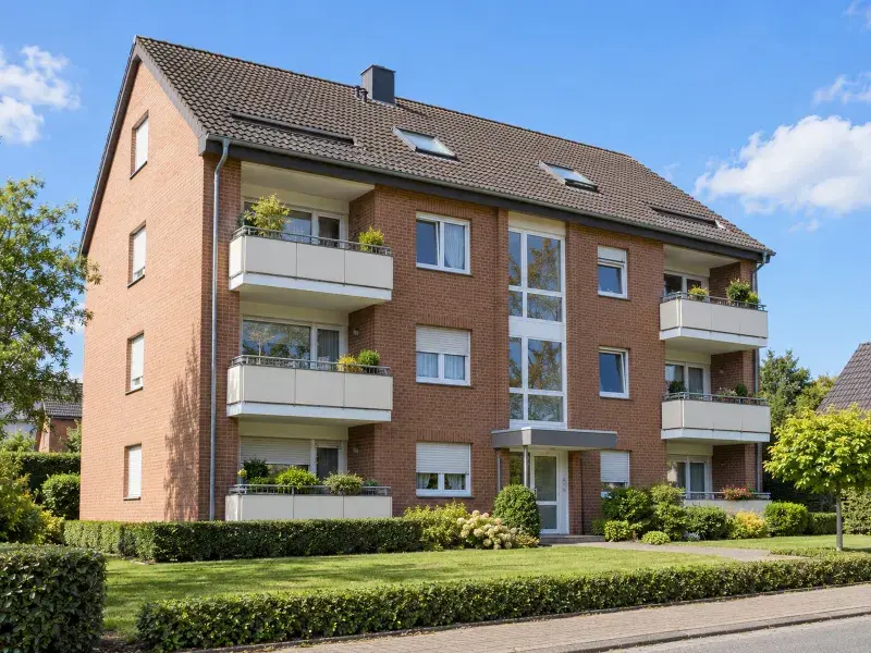 Mehrfamilienhaus mit Balkonen (KI-Visualisierung)