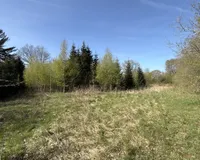 Land hinter dem Haus 