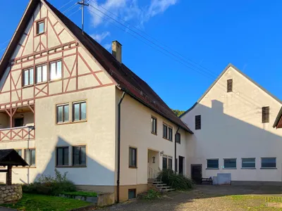 Hofstelle mit Wohnhaus in Ehingen-Granheim