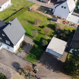 Ein Haus, viele Möglichkeiten: Flexibles Zweifamilienhaus mit großem Gartenpotenzial!