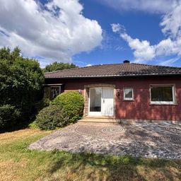 **RESERVIERT**
Großzügiges, gepflegtes Einfamilienhaus mit ELW, Poolhaus, Sauna & Traumhafte Aussicht in Windeck!