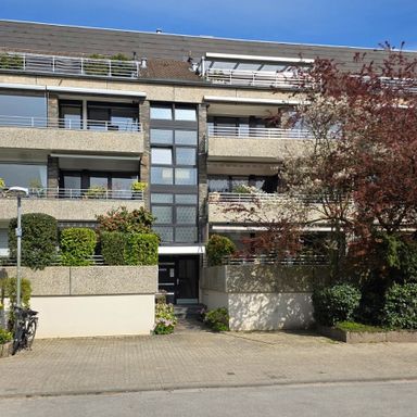 Gibt es nicht ? – Doch genau hier ! Klassische Terrassen-Wohnung in bester Lage von Norf