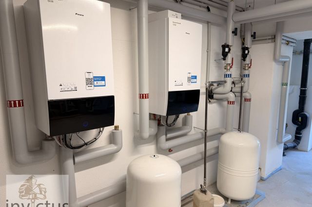 Moderne Haustechnik im Technikraum