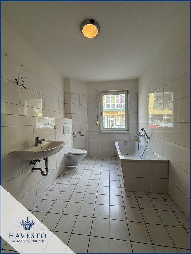 Renovierte 2-Raum Wohnung mit Balkon, Neuer Einbauküche & Stellplatz! - Foto 3