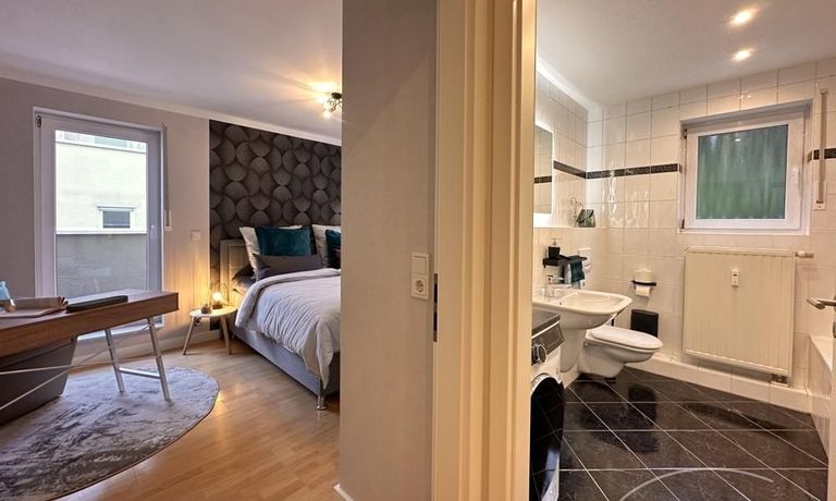 Schlafzimmer und Tageslichtbad