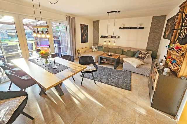 Wohn-/Essbereich WG I