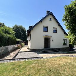 Wohnen im Grünen – Gepflegtes Einfamilienhaus mit Garage und großem Garten
