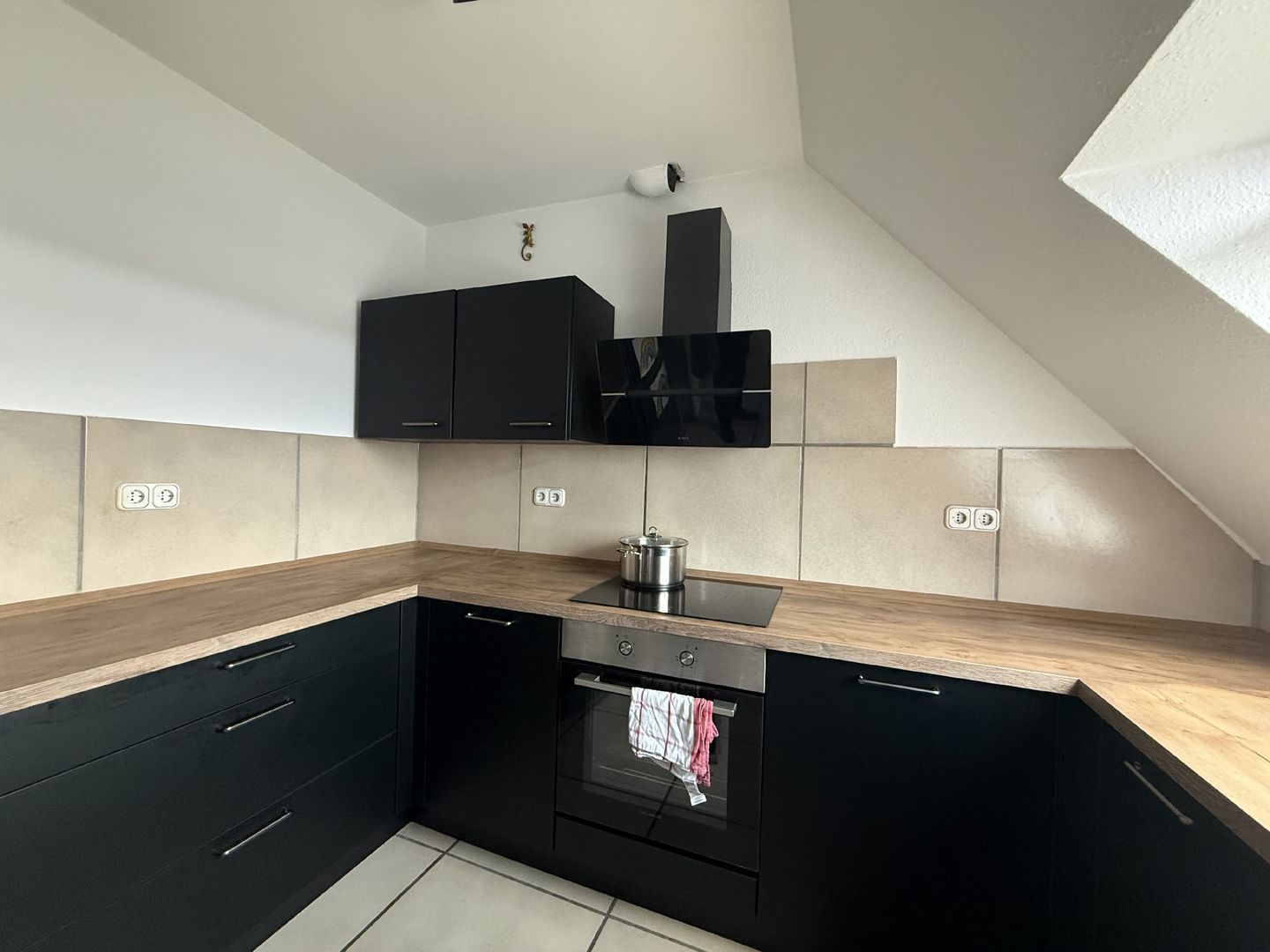 GROßZÜGIGE 3-ZIMMER WOHNUNG MIT BALKON IN KORSCHENBROICH ZU MIETEN! - Photo 4
