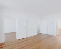 Schlafzimmer mit Verbindungstüren