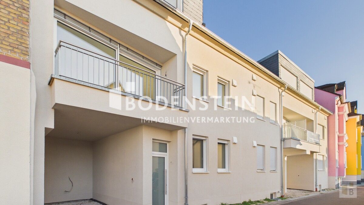 Rückansicht mit Parkflächen H Nr 3 links