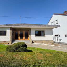 Renovierungsbedürftiger Bungalow mit Sauna & Schwimmbad – nahe Hamm (Sieg)!