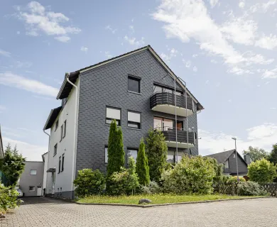 Komfort ohne Kompromisse: Eigentumswohnung mit Balkon, Loggia, Hobbyraum und einem Stellplatz