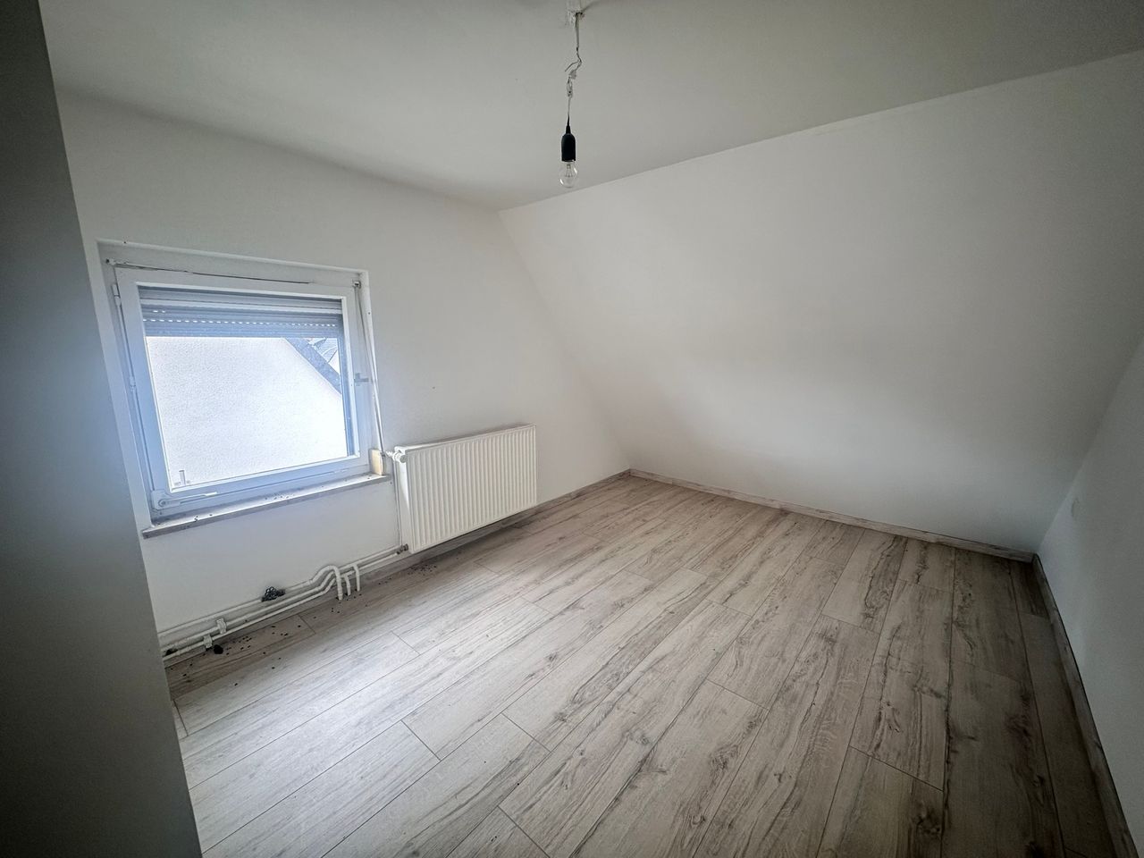 Einfamilienhaus mit Garten und Garage - Photo 2