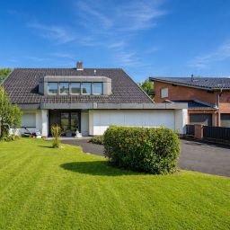 Doppelte Chance im Grünen – Wohnen mit Pool & Bauen am Waldrand