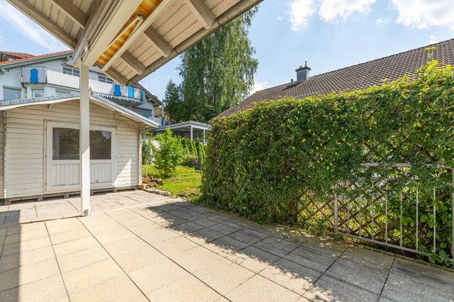 Terrasse & Gartenhaus (EG)
