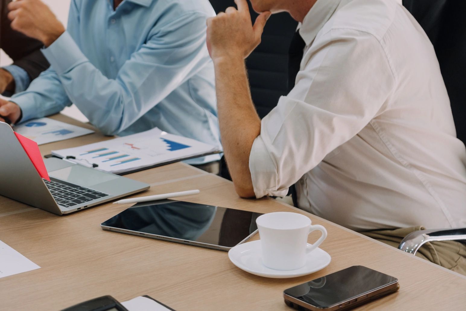 Beratungsgespräch zur Immobilienbewertung in Berlin – professionelle Analyse und Marktbesprechung