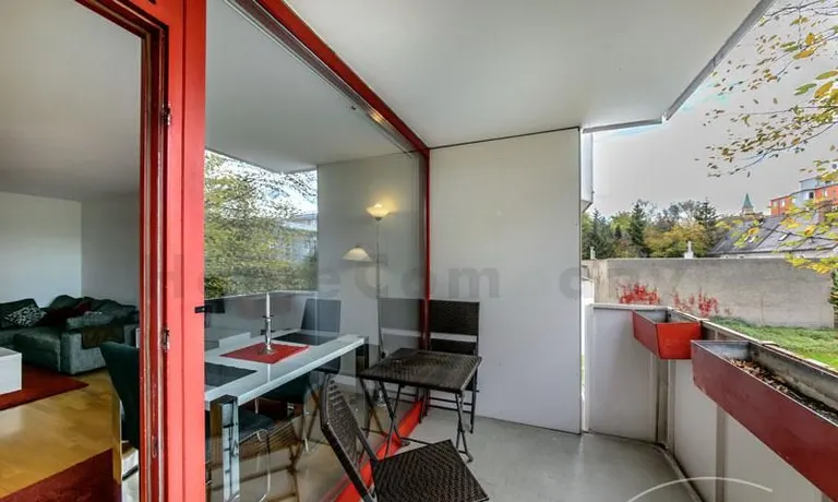 &uuml;berdachter Balkon