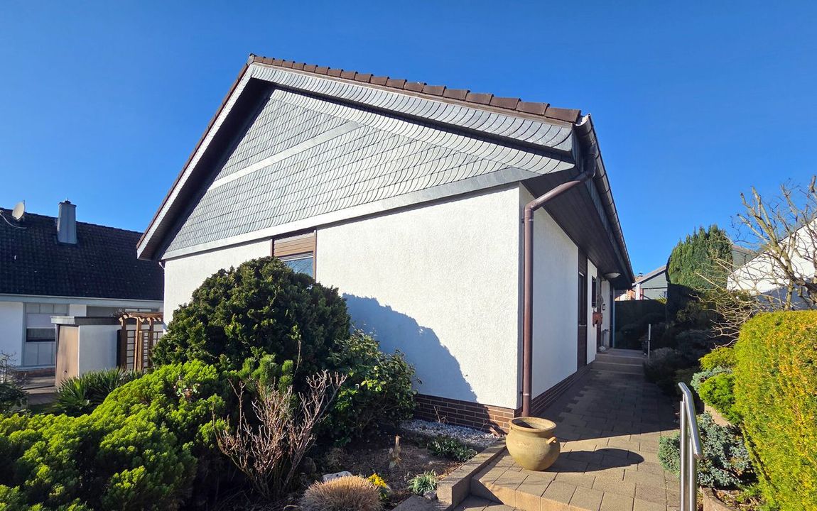 Charmantes Zuhause mit Garten, Terrasse und Garage – ideal für Paare, die kleine Familie und Pendler!