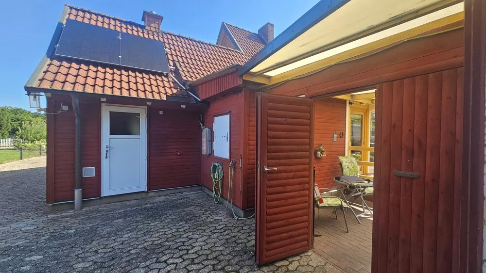 Blick auf den EIngang zum Heizungs- u. Werkstatt-Geräteraum