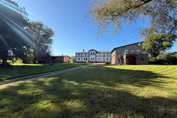 Angebot!!! Ehemaliger Dreiseitenhof mit 7 Wohneinheiten an der Ostseeküste