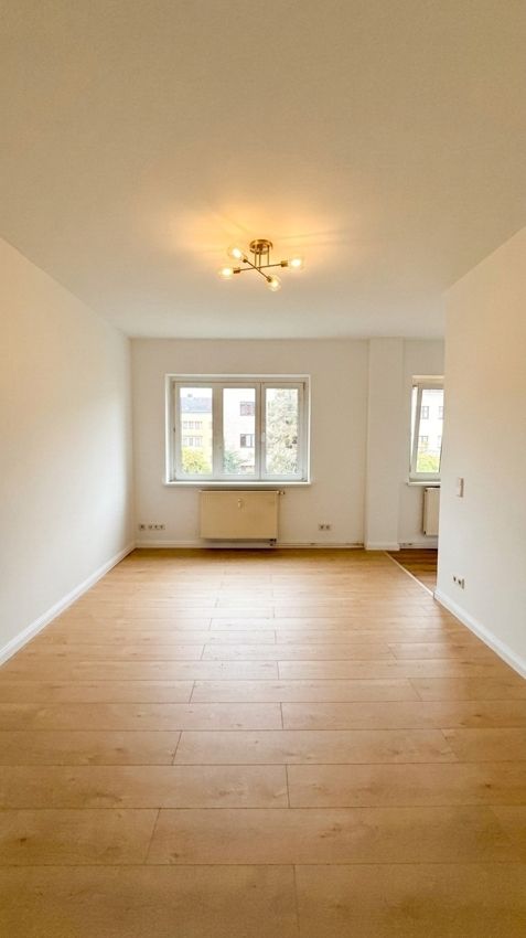 Frisch renovierte 2-Zimmer-Wohnung mit Einbauküche, Wannenbad und Balkon ins Grüne - Foto 3