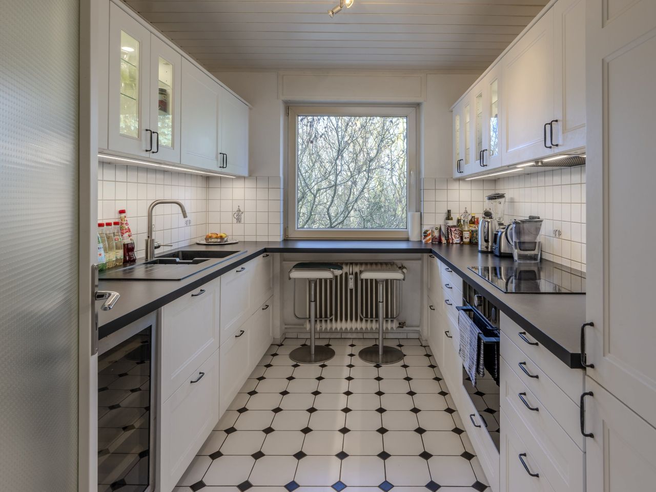 Küche mit Sitzgelegenheit