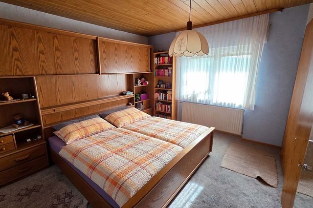 Schlafzimmer (EG)