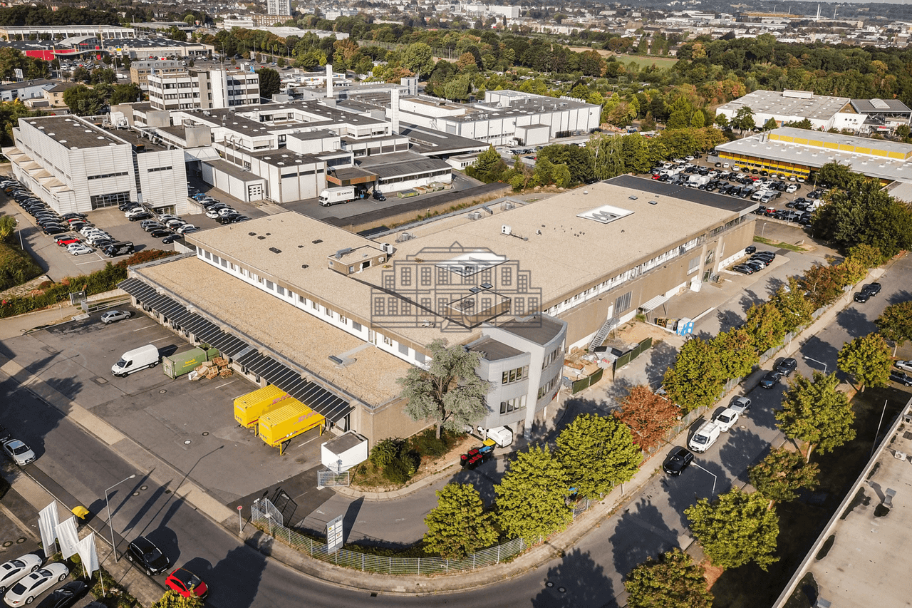 Lagerhalle mit Bürofläche