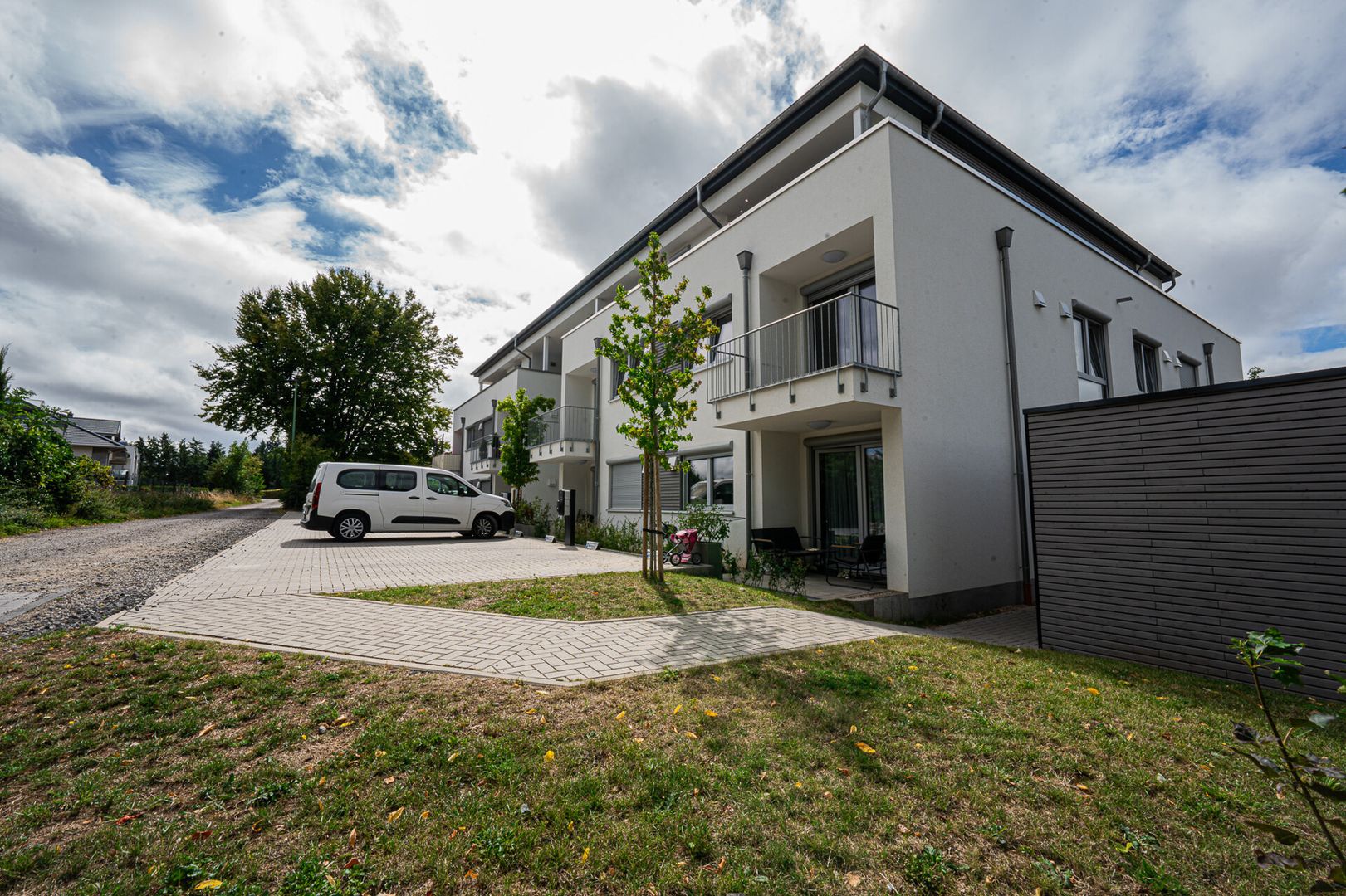Wohnen mit Stil und Komfort: Helle 2-Zimmer-Wohnung im 1. OG mit Balkon und barrierefreiem Zugang