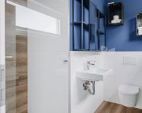 Modernes Duschbad im Erdgeschoss
