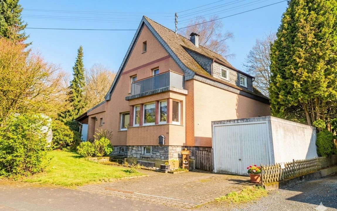 Geräumiges Wohnhaus in bevorzugter Wohnlage von Dierdorf zu verkaufen!