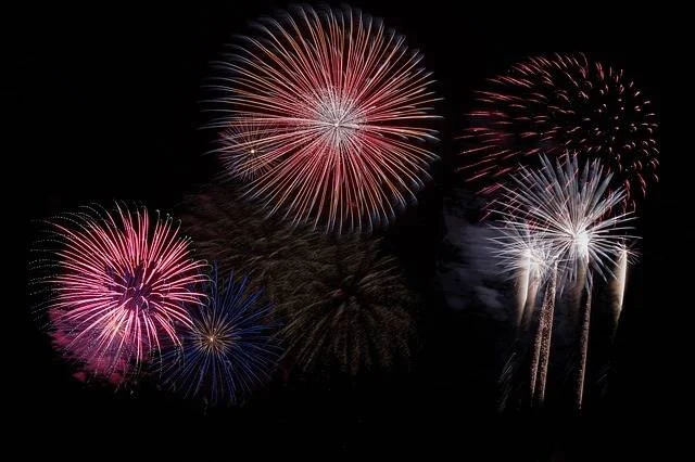 Feuerwerk am Nachthimmel