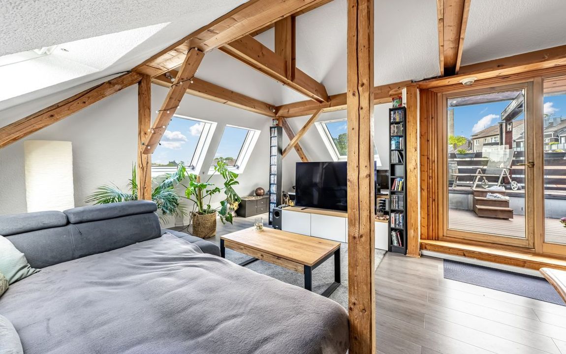 Wohnen mit Charakter! Großzügige Maisonettewohnung mit Sonnenterrasse und herrlichem Weitblick