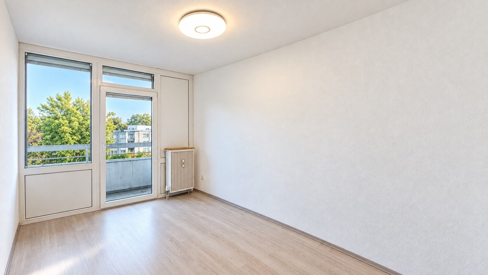 HELLE 3-ZIMMER-WOHNUNG MIT GROßEM SONNENBALKON IN KREFELD-FISCHELN ZU MIETEN! - Foto 2