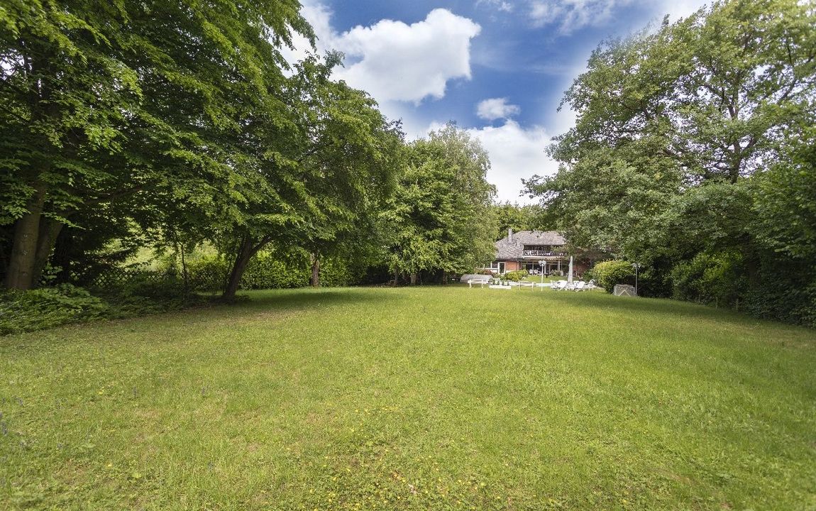 Exklusives Mehrgenerationenhaus mit 3 Wohneinheiten (235 m²/167 m²/75 m²) direkt am Fleyer Wald