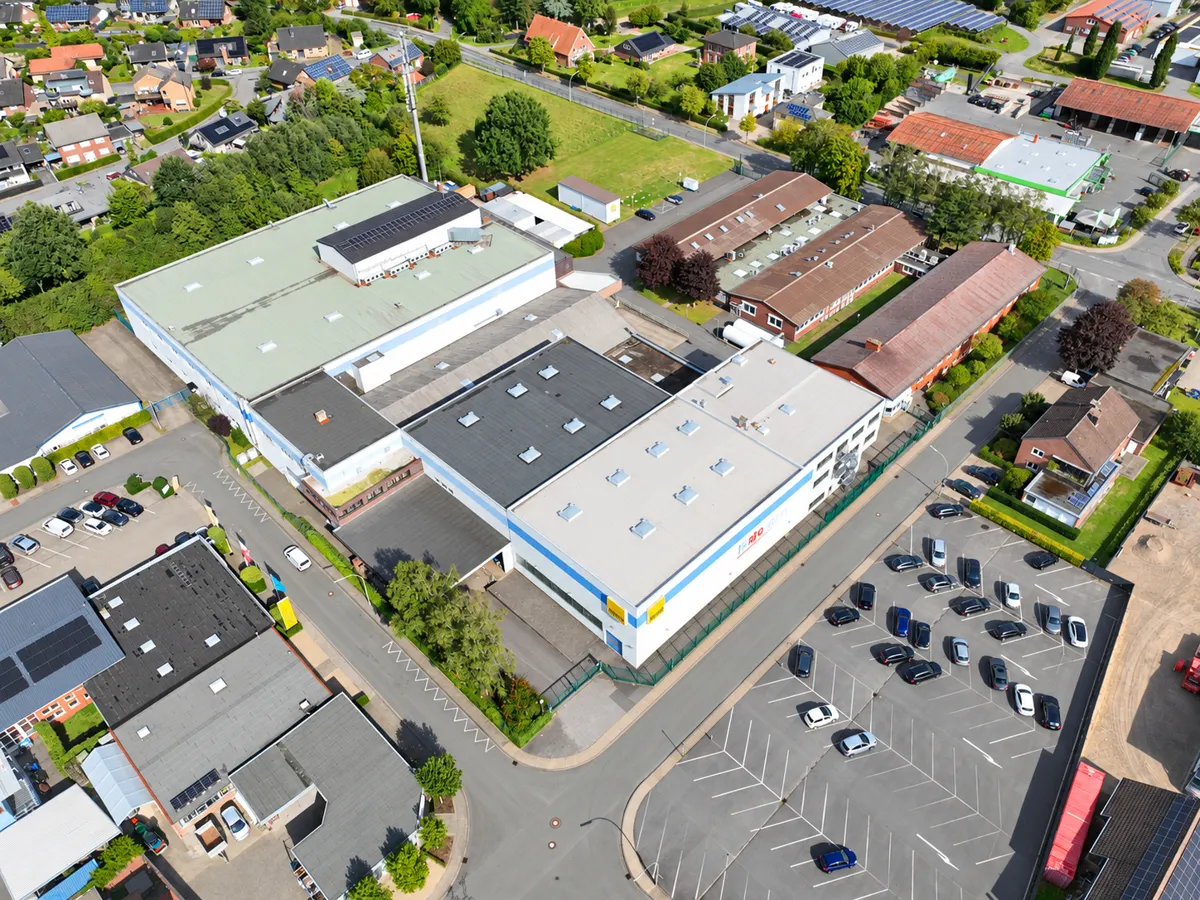 Luftaufnahme der Hallen und Dachflächen