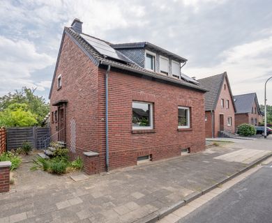 Grünes Paradies mit PV-Anlage: Gepflegte 92 m² – auf 871 m² Grundstück inkl. Teichanlage