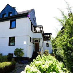 Charmantes Anwesen, traumhafte Gartenlage, mit beeindruckendem Seeblick direkt an der 6-Seen-Platte