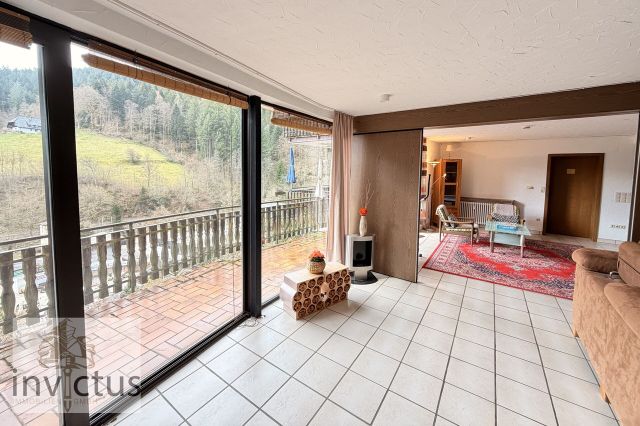 Blick auf die Terrasse vom Wohn-/ Essbereich